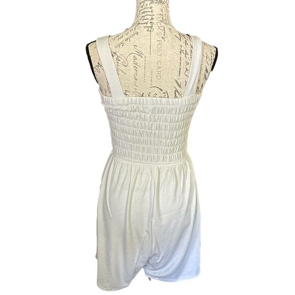 Zenana White Smocked Romper With Pockets Small NEW - Picture 3 of 4